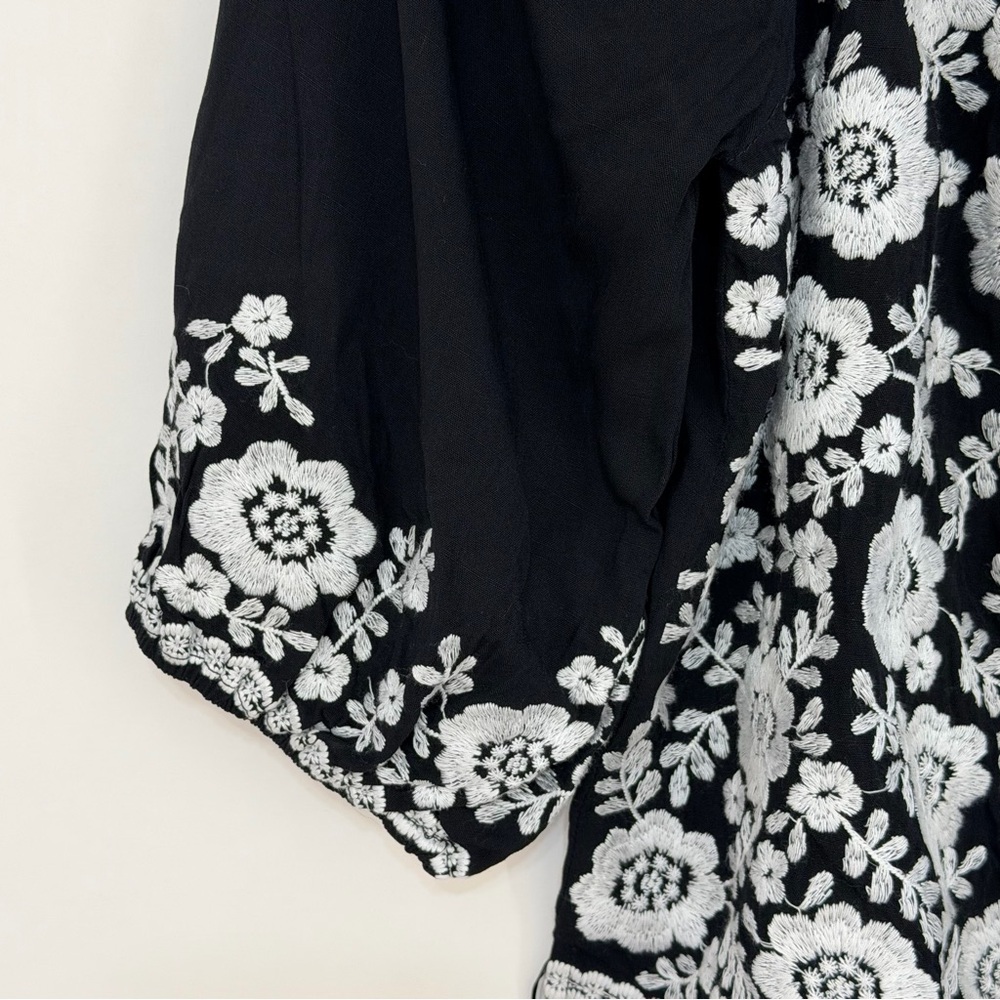 Savanna Jane Women's Embroidered Floral Boho Top Black/White Size Small - Picture 5 of 9